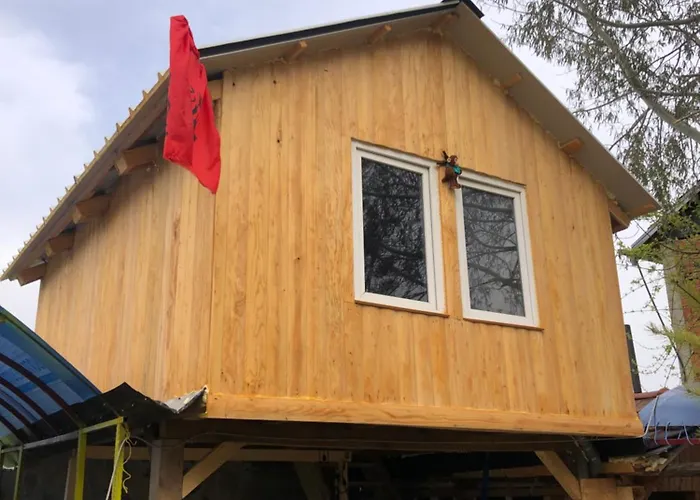 招待所 Bujtina Gashi